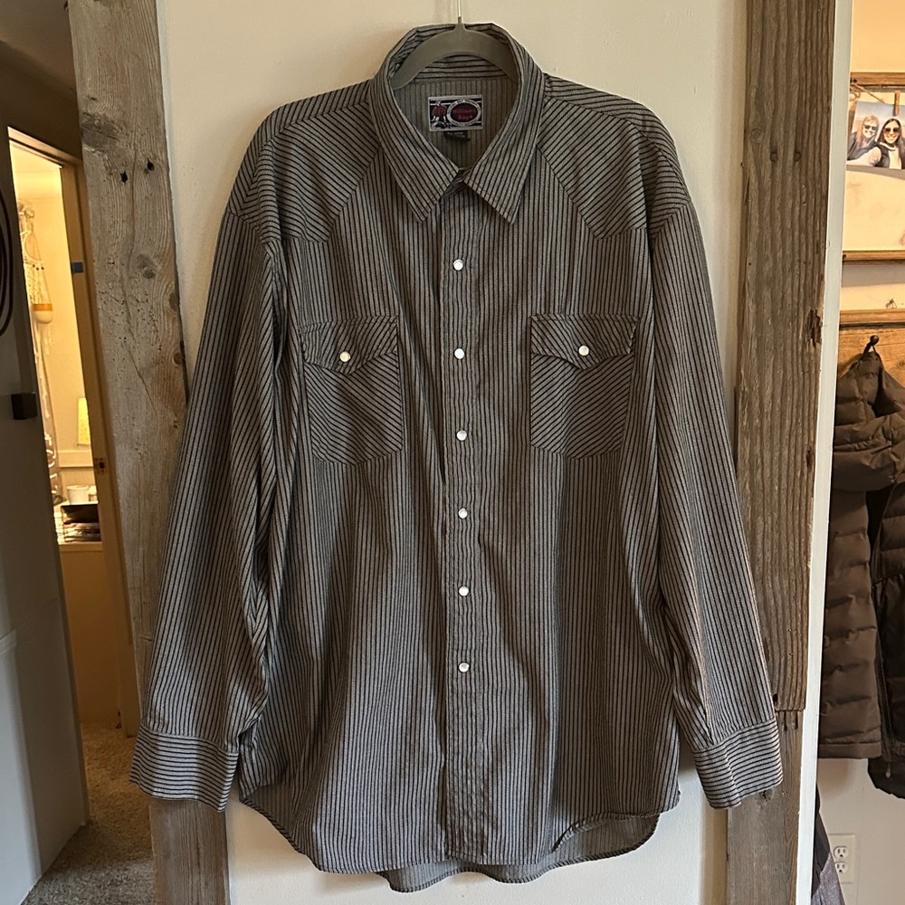 Williams Bay Gray and Black Striped Long Sleeve Button-Up Shirt